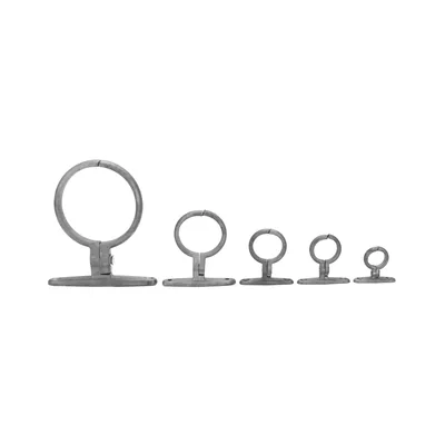 Base-mounted pipe support ring assembly